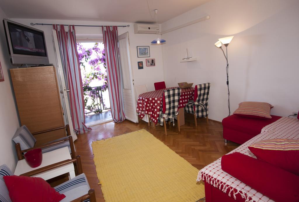 Apartments Barka Tučepi Rom bilde
